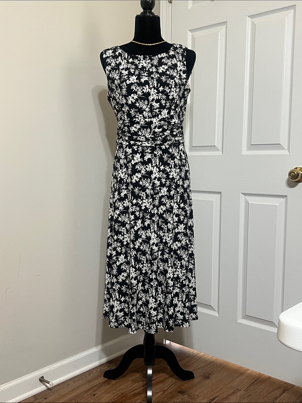 Black & White Floral Sleeveless Midi Dress